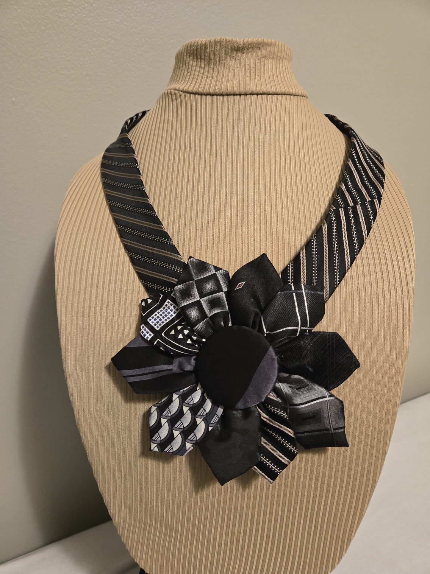 Black Sunflower | Mama's Ties