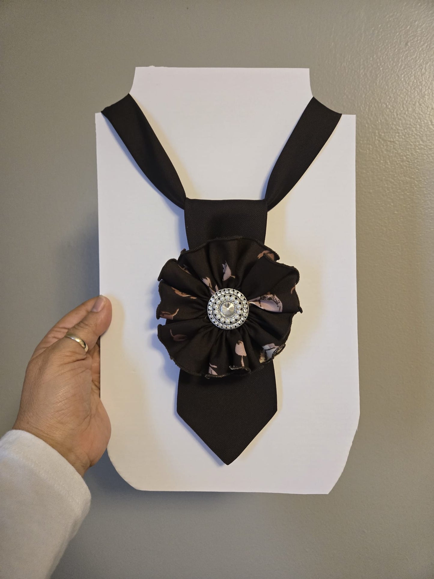 Neutral Flower | Mama's Ties